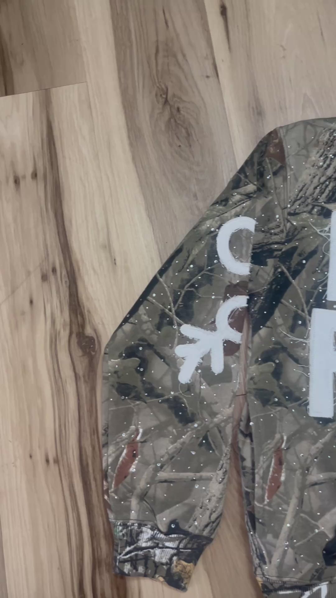 CAMO CHASE MONEY NOT PEOPLE ZIP-UP